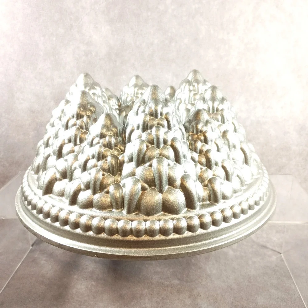 Nordic Ware‎ Cast Aluminum Pine Forest Holiday Tree Bundt Cake Pan 9 Cups